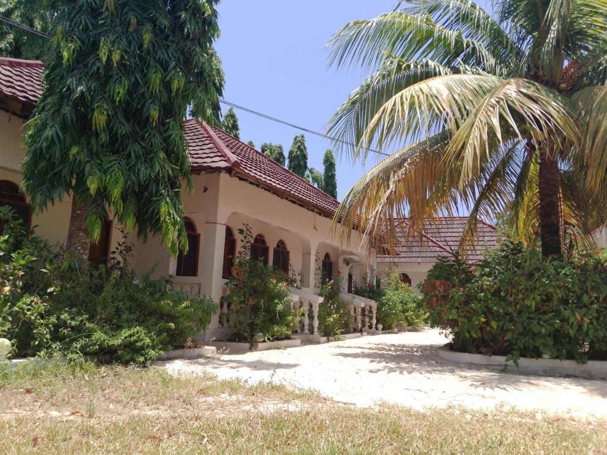 H & H Bungalows Nungwi Eksteriør billede