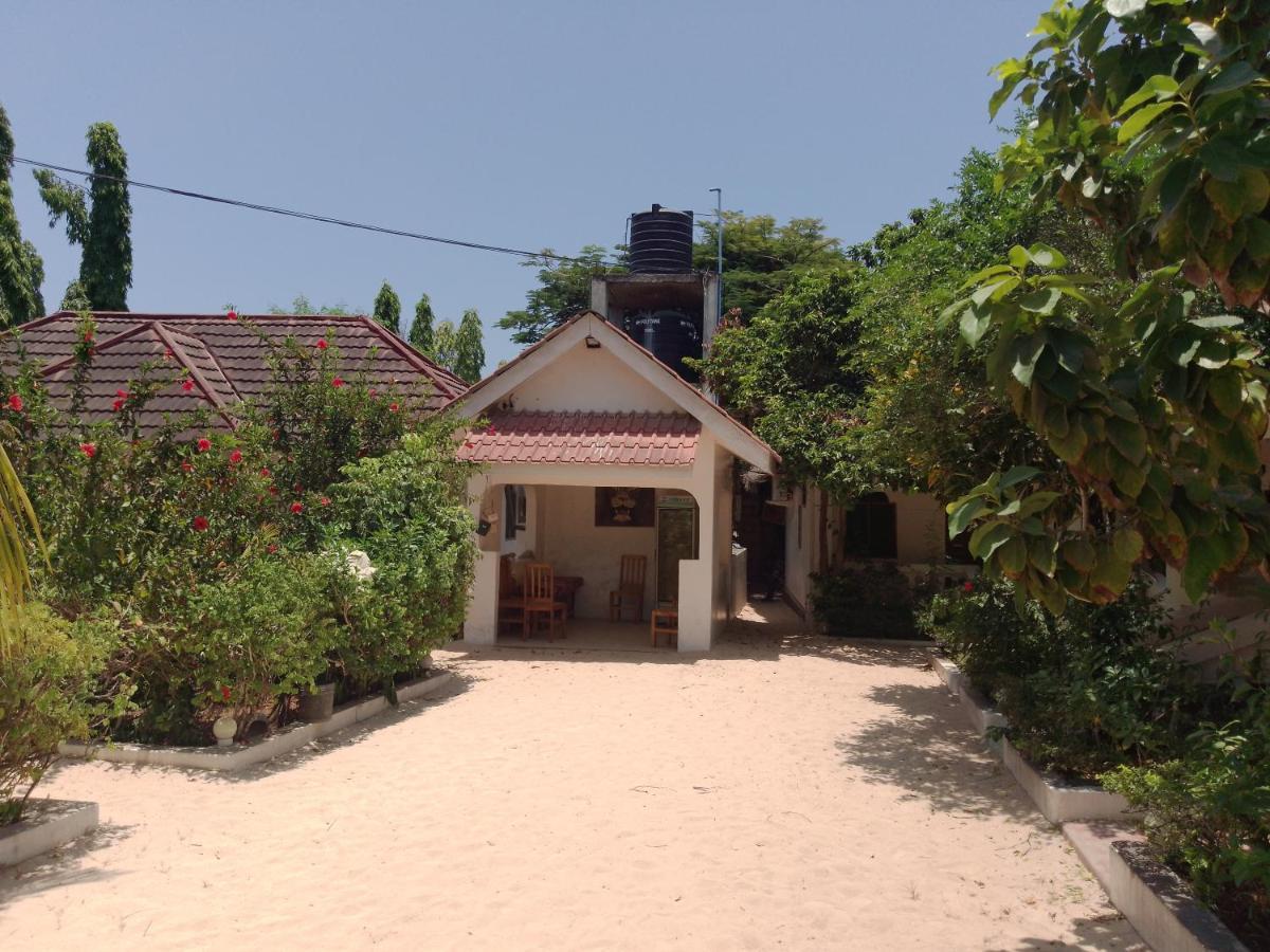 H & H Bungalows Nungwi Eksteriør billede