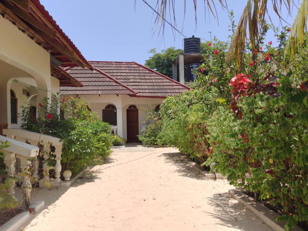 H & H Bungalows Nungwi Eksteriør billede