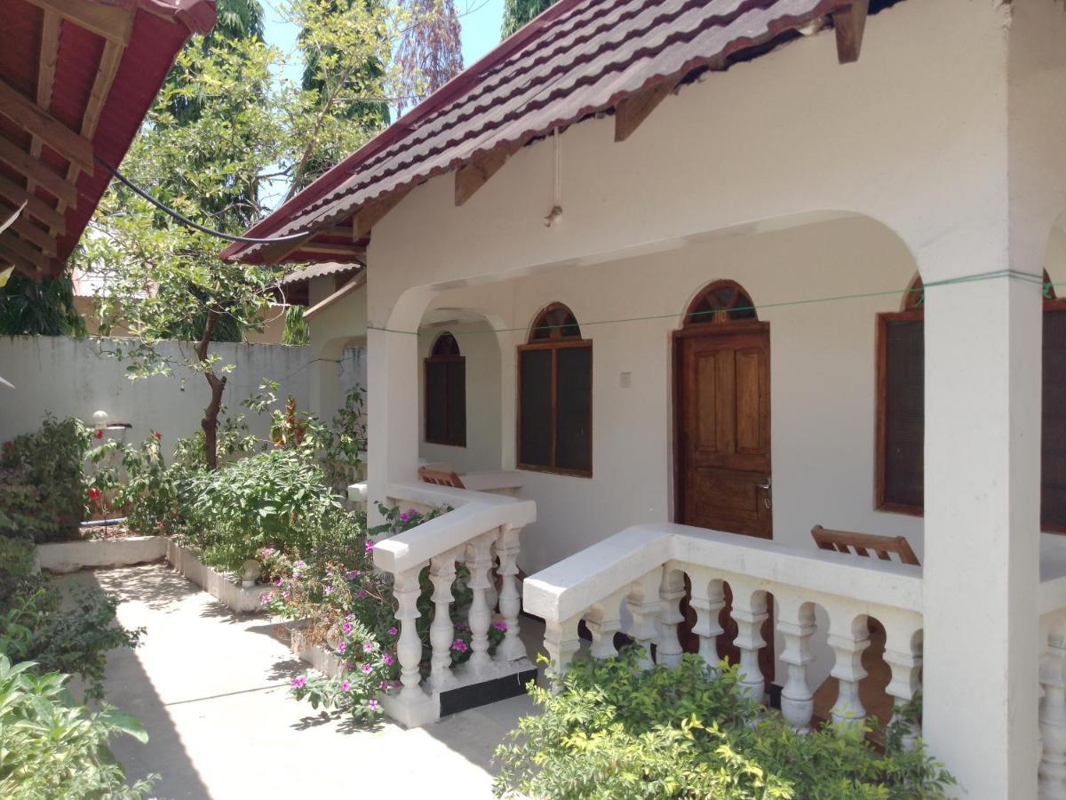 H & H Bungalows Nungwi Eksteriør billede