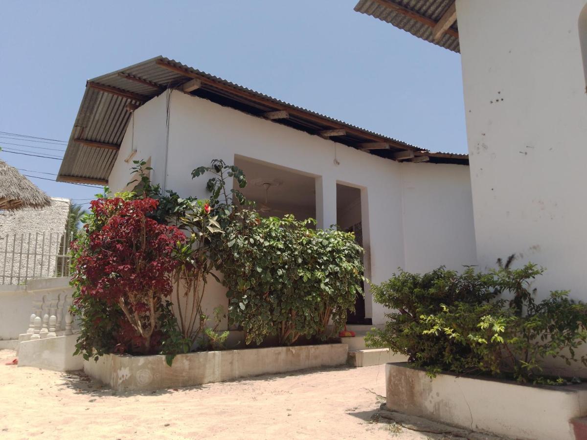 H & H Bungalows Nungwi Eksteriør billede