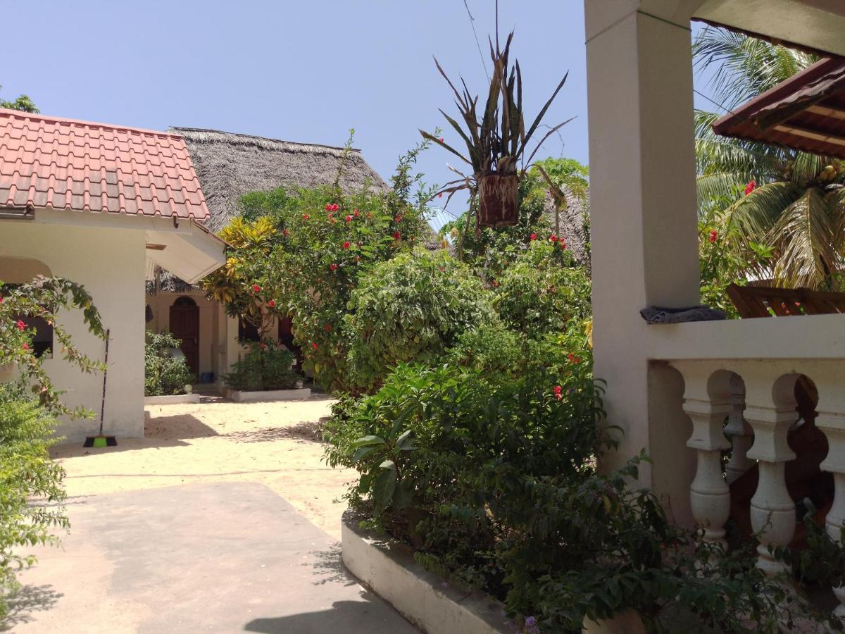 H & H Bungalows Nungwi Eksteriør billede